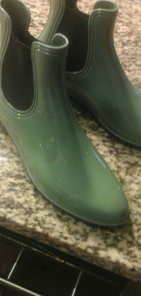 RAIN RUBBER BOOTS